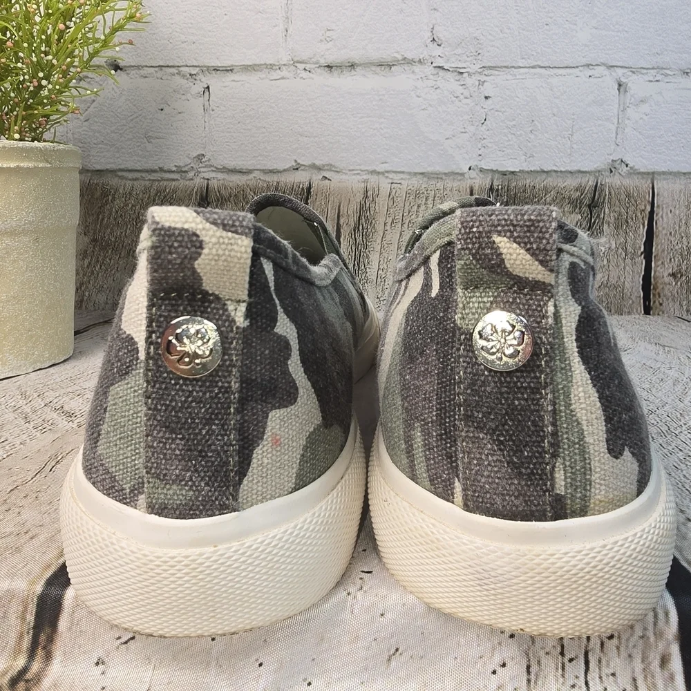 TOMMY BAHAMA CAMOUFLAGE SLIP ON SNEAKERS WOMENS SIZE 10 EUC - Picture 4 of 7